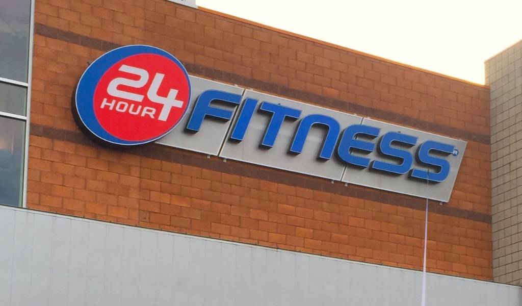 the front of a 24 Hour Fitness location