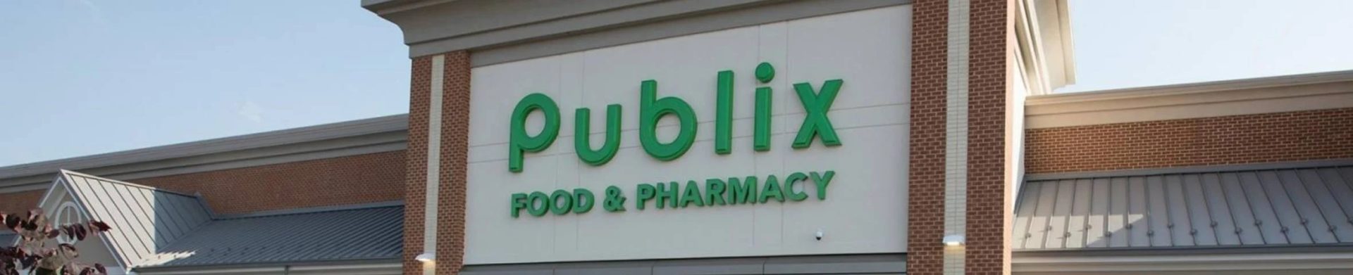 Publix storefront in the daytime