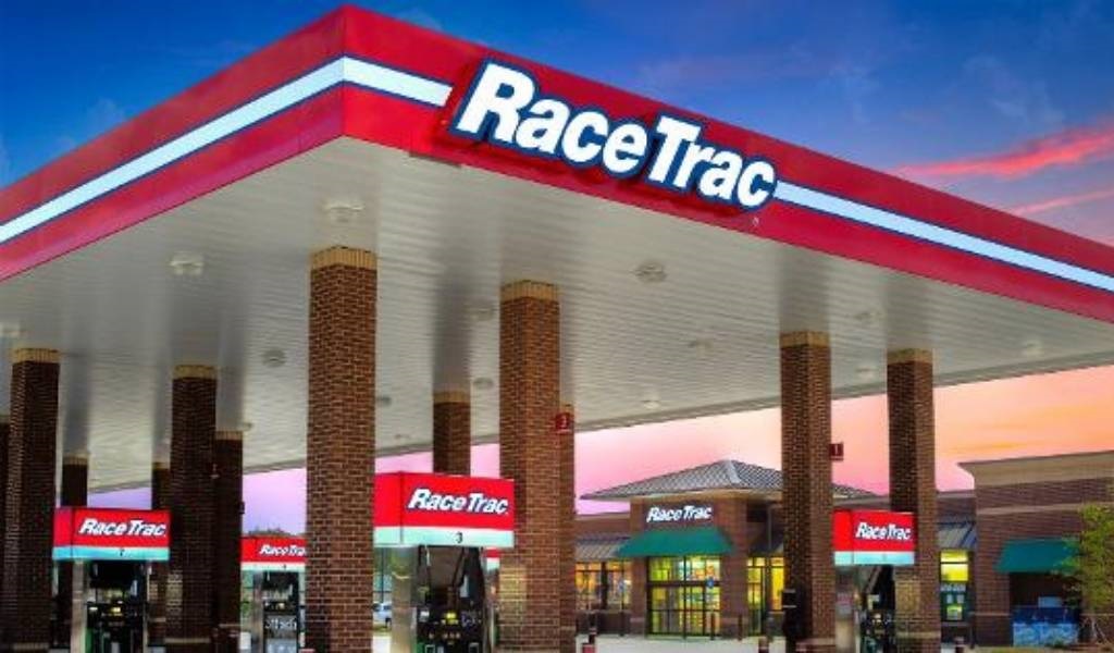 RaceTrac station in the nighttime