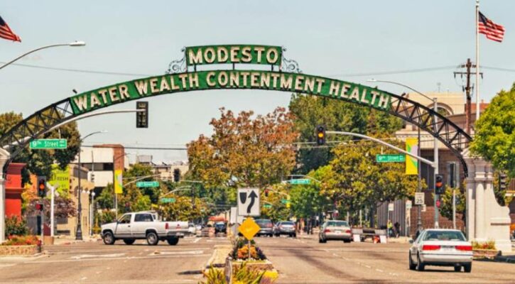 Modesto California arch and motto